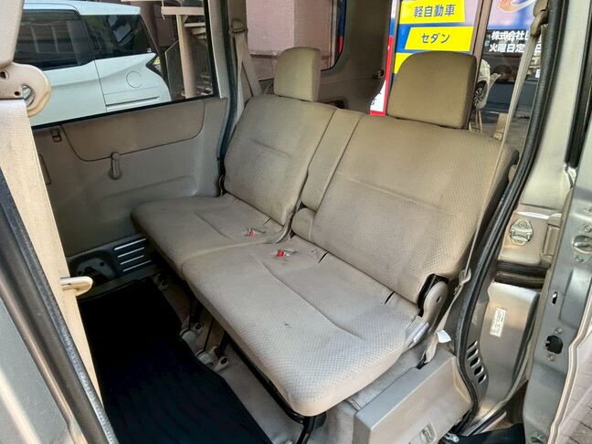 座席を立てていても荷物もしっかりと積めます。